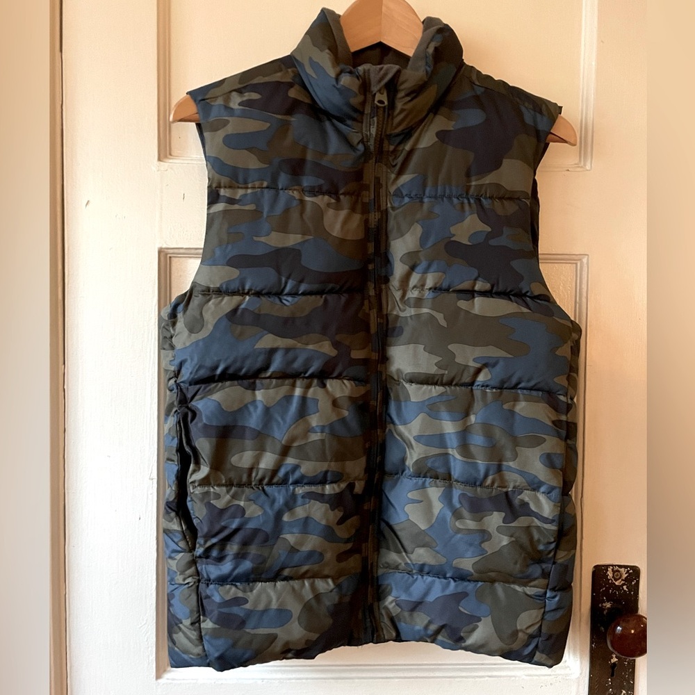 GAP | Blue Camo Puffer Vest - sz XXL (Boys)